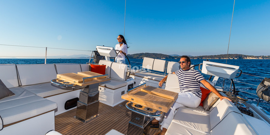 Beneteau Oceanis Yacht 62