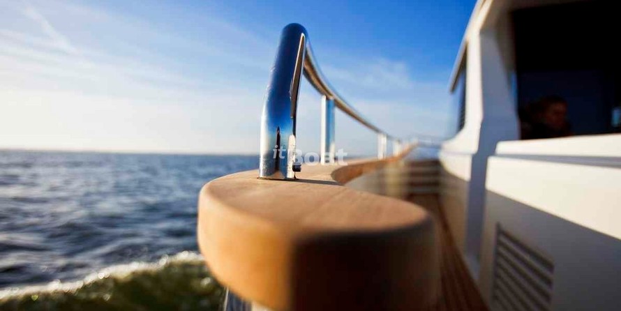 Contest Yachts 52MC Flybridge