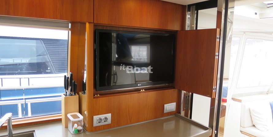 Contest Yachts 52MC Flybridge