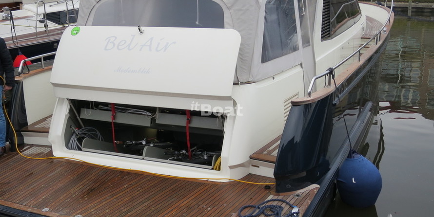 Contest Yachts 52MC Flybridge