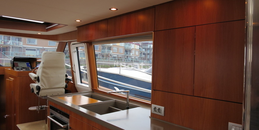 Contest Yachts 52MC Flybridge