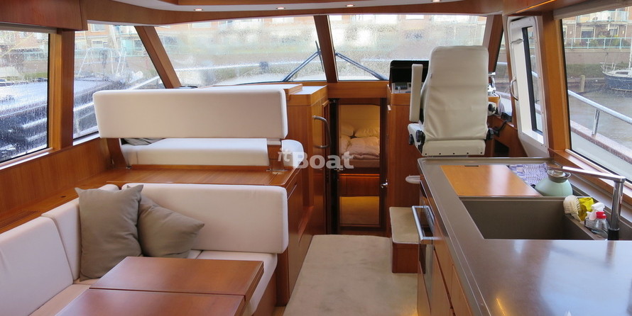 Contest Yachts 52MC Flybridge