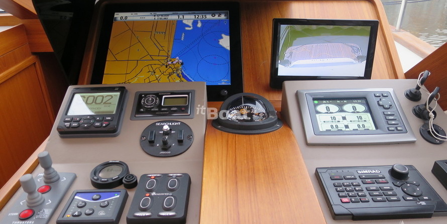 Contest Yachts 52MC Flybridge