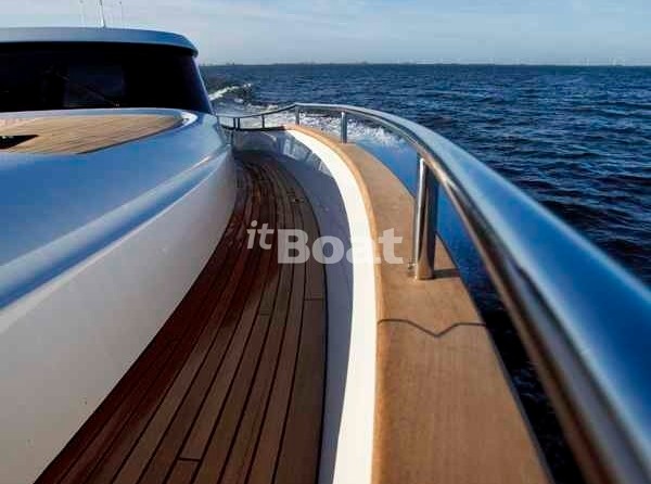 Contest Yachts 52MC Flybridge