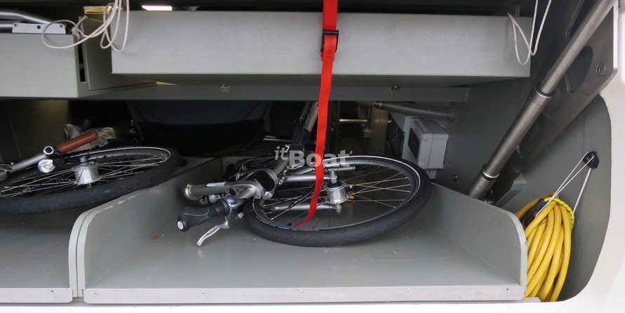 Contest Yachts 52MC Flybridge