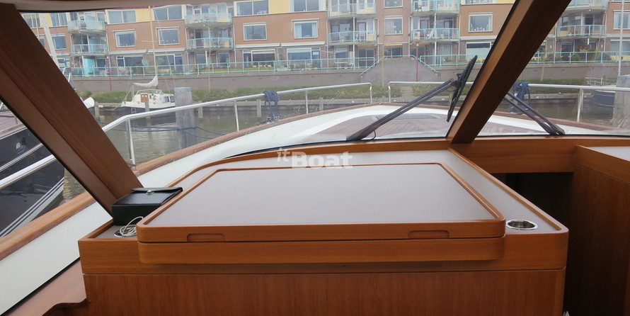 Contest Yachts 52MC Flybridge