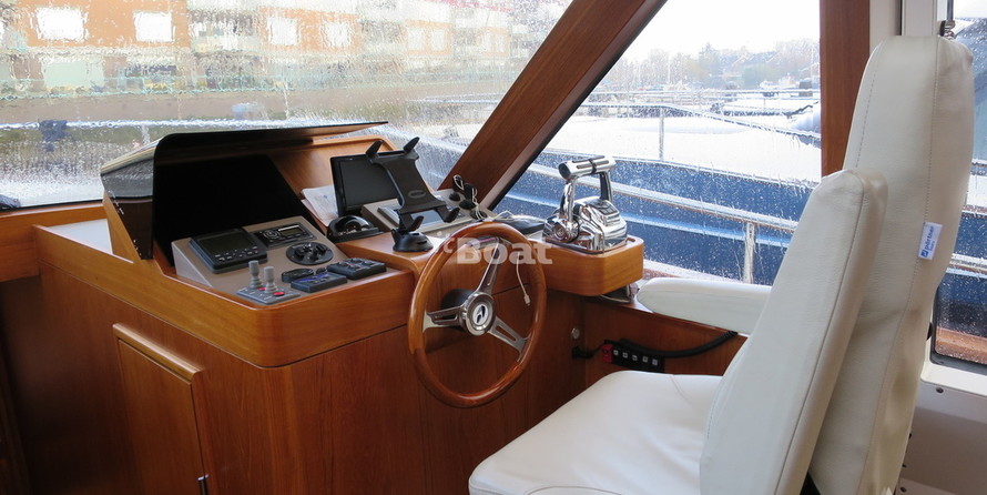 Contest Yachts 52MC Flybridge