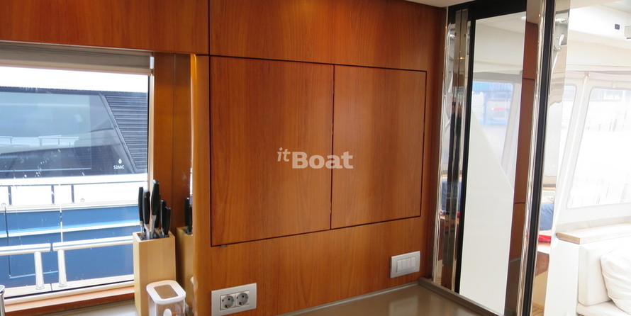 Contest Yachts 52MC Flybridge