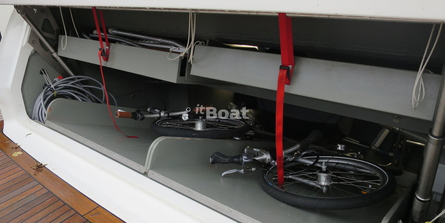 Contest Yachts 52MC Flybridge