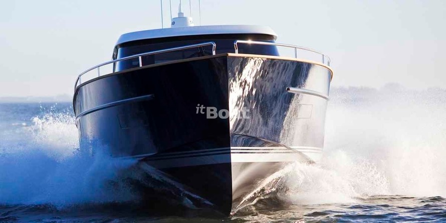 Contest Yachts 52MC Flybridge