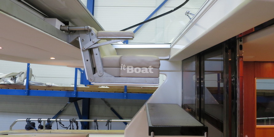 Contest Yachts 52MC Flybridge