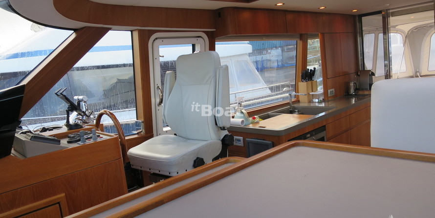 Contest Yachts 52MC Flybridge