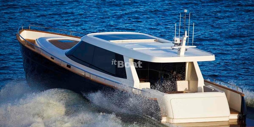 Contest Yachts 52MC Flybridge