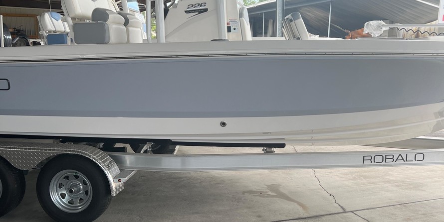 Robalo CAYMAN 266