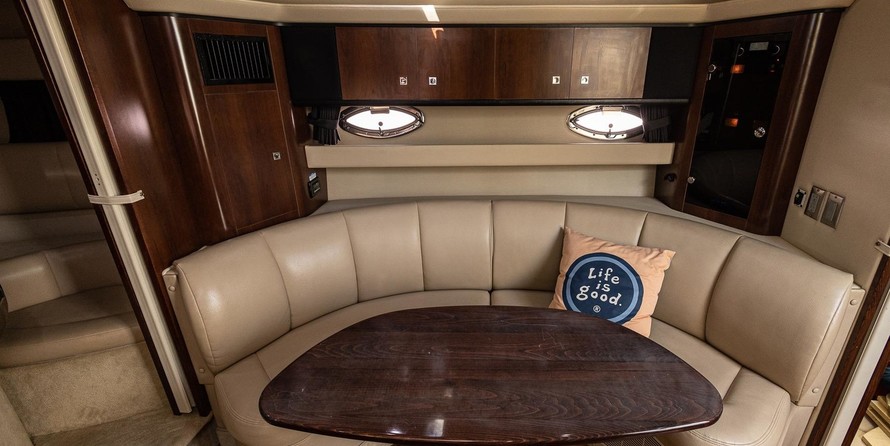 Chaparral 370 Signature Cruiser