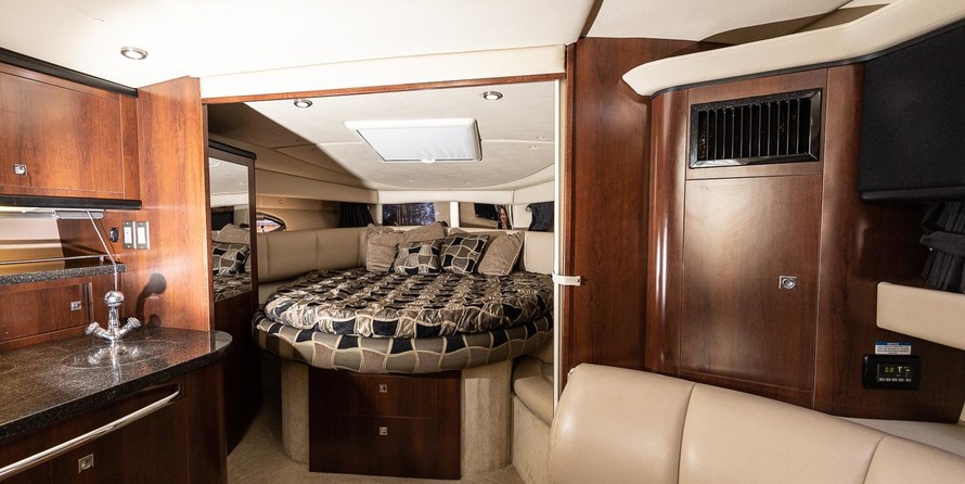 Chaparral 370 Signature Cruiser