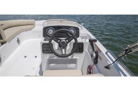 Hurricane 201 sundeck sport