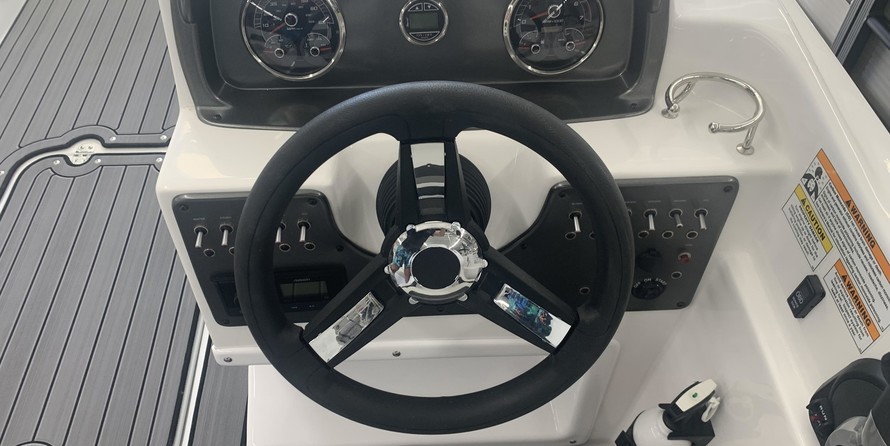 Hurricane 201 sundeck sport