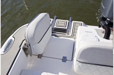 228 Sea Fox Commander