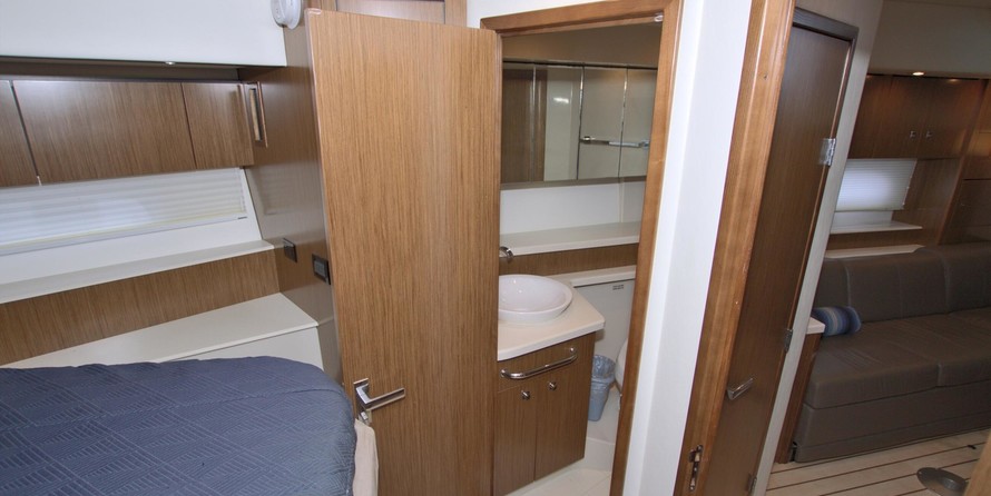 Cruisers Yachts 48 Cantius