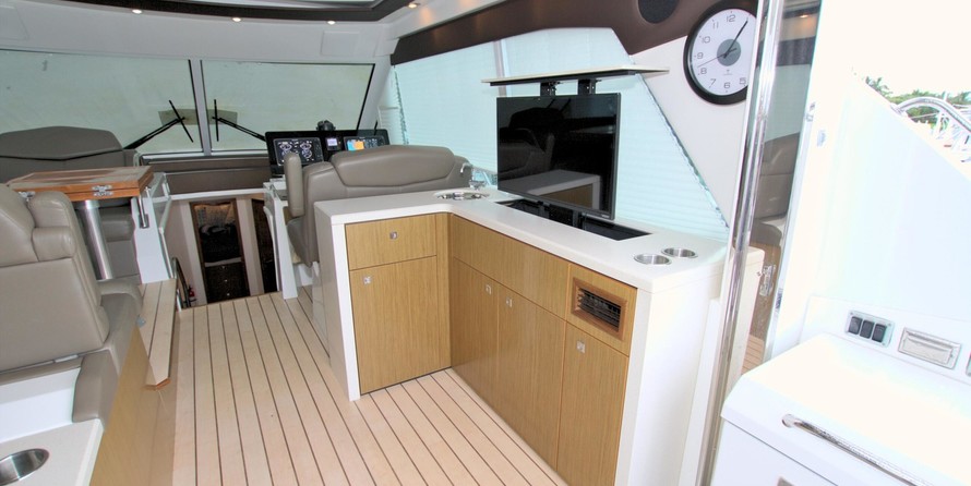 Cruisers Yachts 48 Cantius