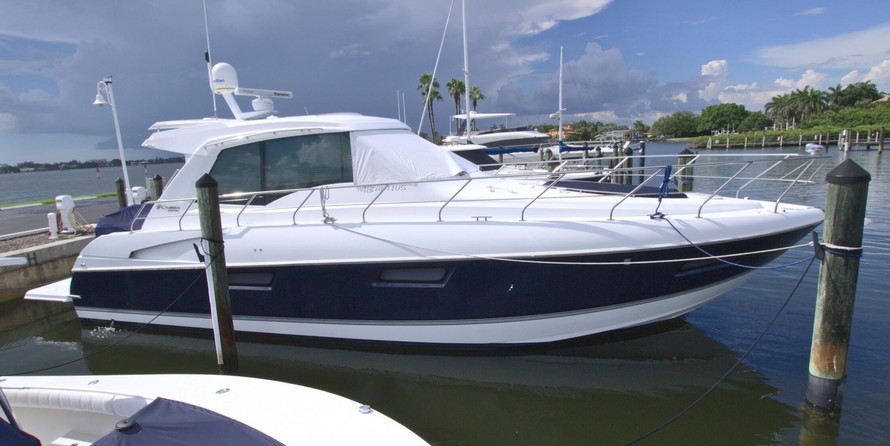 Cruisers Yachts 48 Cantius