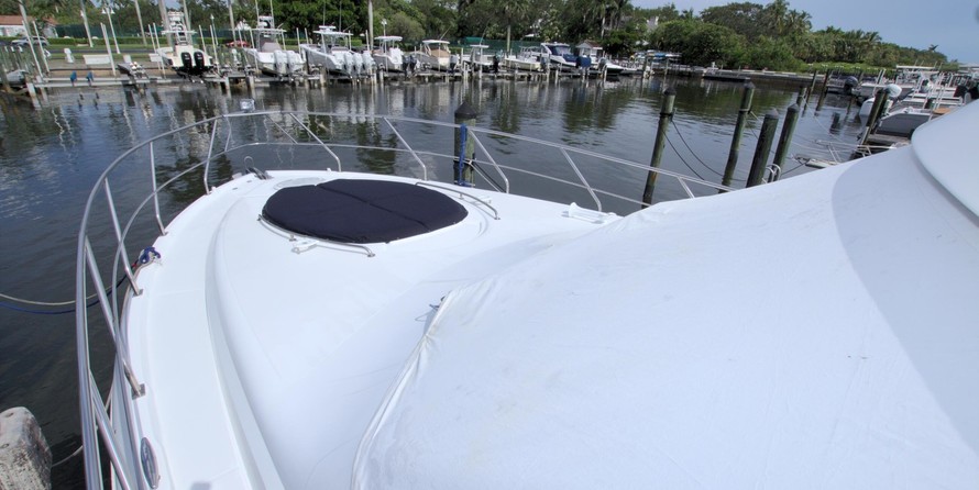 Cruisers Yachts 48 Cantius