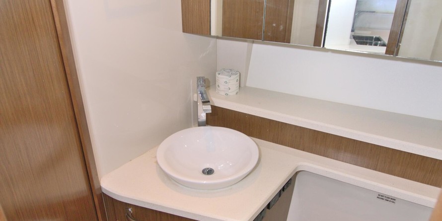 Cruisers Yachts 48 Cantius