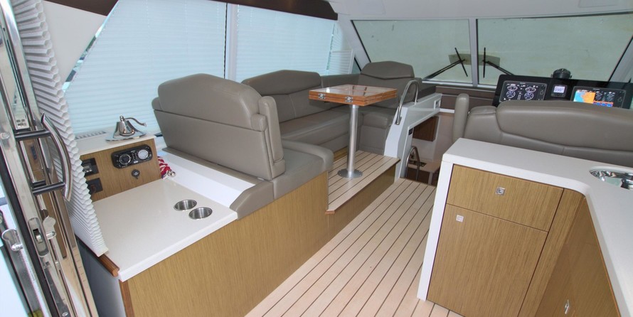 Cruisers Yachts 48 Cantius