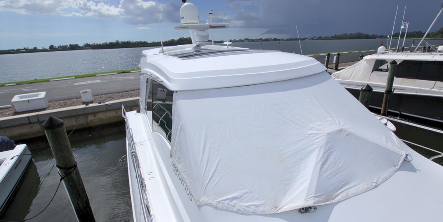 Cruisers Yachts 48 Cantius