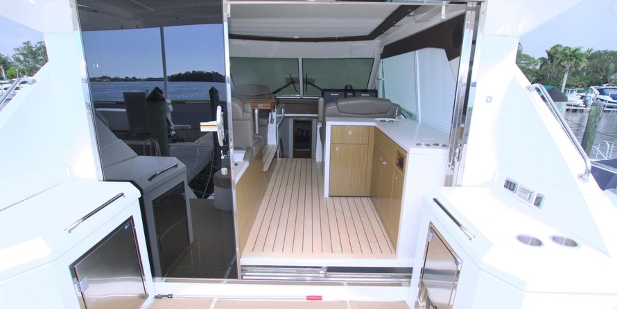 Cruisers Yachts 48 Cantius