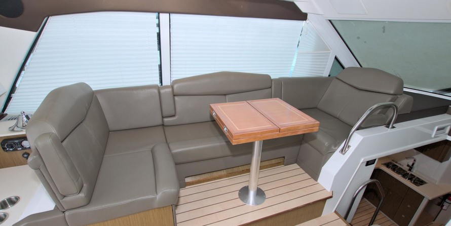 Cruisers Yachts 48 Cantius