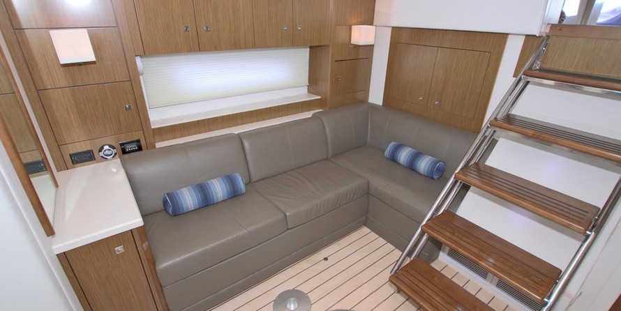 Cruisers Yachts 48 Cantius