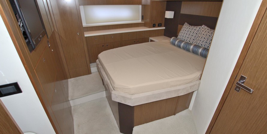 Cruisers Yachts 48 Cantius
