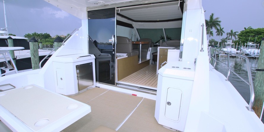 Cruisers Yachts 48 Cantius