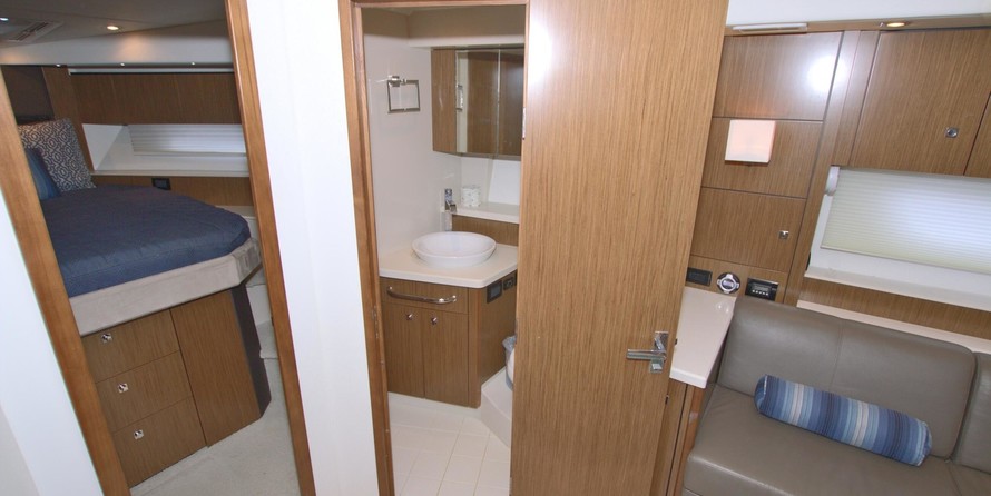 Cruisers Yachts 48 Cantius