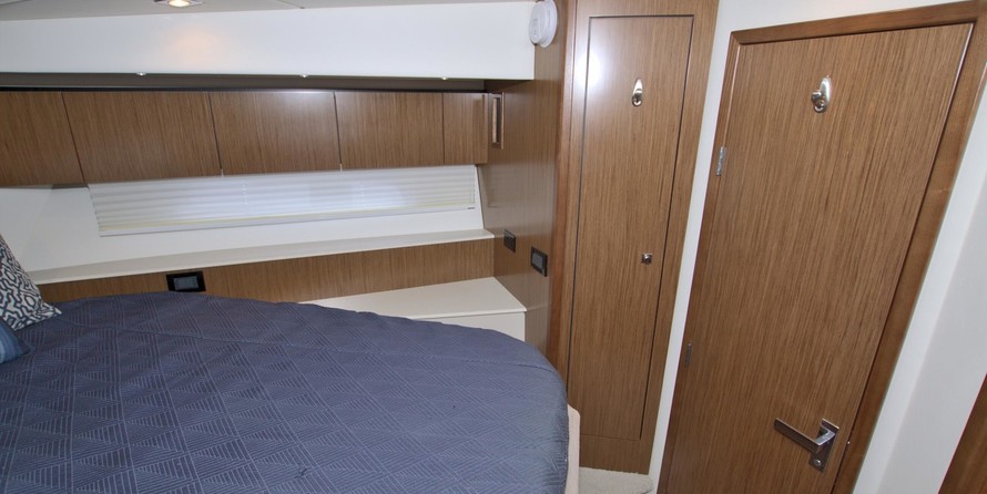 Cruisers Yachts 48 Cantius