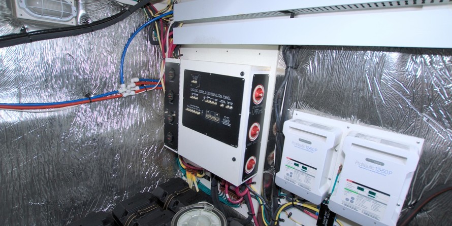 Cruisers Yachts 48 Cantius