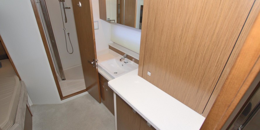 Cruisers Yachts 48 Cantius