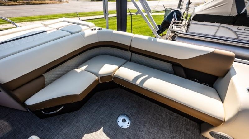 Lowe SS270 Extended Walk Thru