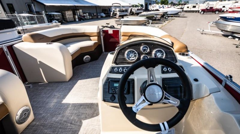 Lowe SS270 Extended Walk Thru