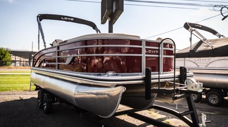 Lowe SS270 Extended Walk Thru