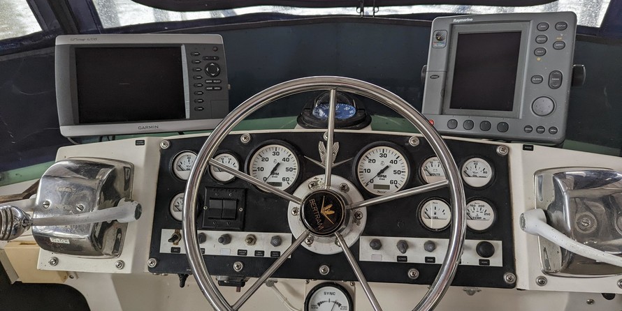 Bertram 28