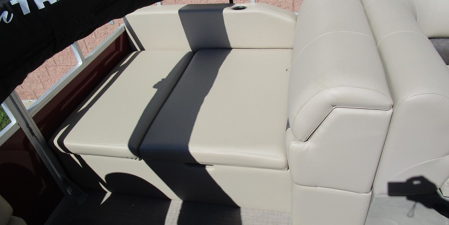 Sun Tracker Party Barge 22 XP3