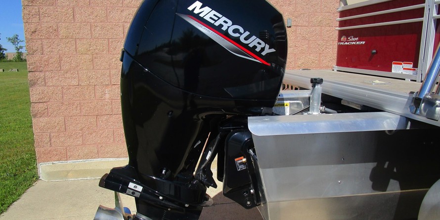 Sun Tracker Party Barge 22 XP3