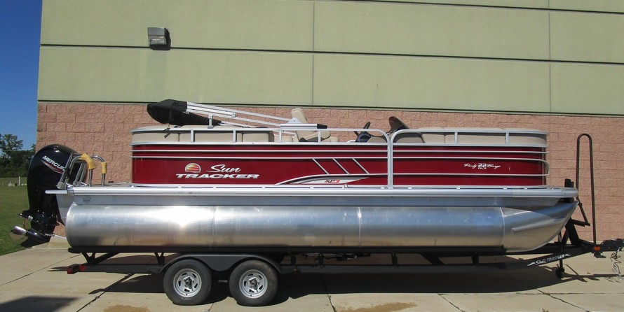 Sun Tracker Party Barge 22 XP3