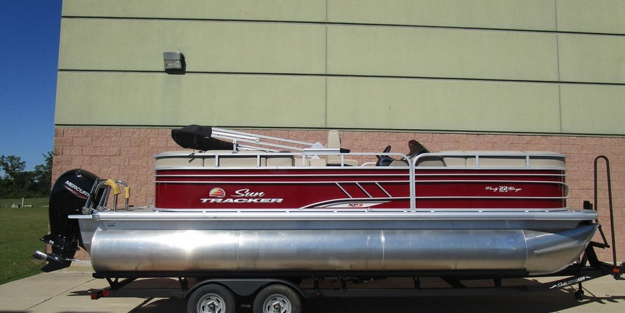 Sun Tracker Party Barge 22 XP3