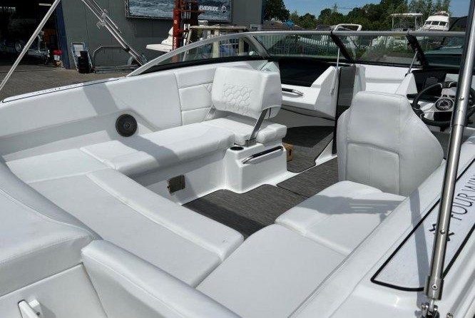 FOUR WINNS MODEL 2022) H1 OUTBOARD 21ft.