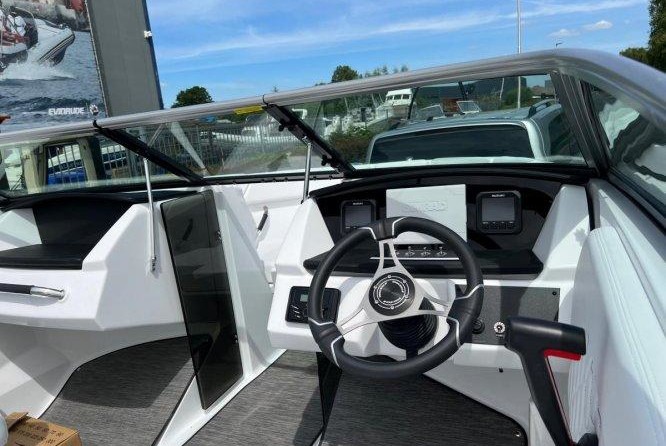 FOUR WINNS MODEL 2022) H1 OUTBOARD 21ft.