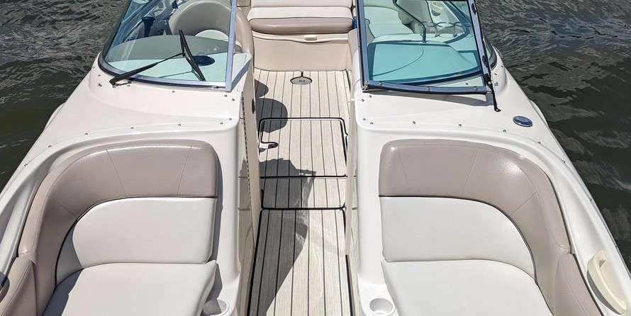 Sea Ray 240 Sundeck